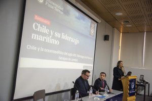 Academia de Guerra Naval y Universidad Finis Terrae exponen sobre Chile y su liderazgo marítimo Academia de Guerra Naval y Universidad Finis Terrae exponen sobre Chile y su liderazgo marítimo