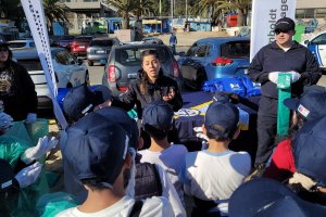 Capitanía de Puerto de Valparaíso participó en jornada de limpieza en playa Caleta Abarca