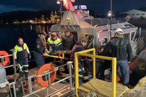 Autoridad Marítima de Punta Arenas efectuó evacuación médica de tripulante accidentado en lancha a motor Autoridad Marítima de Punta Arenas efectuó evacuación médica de tripulante accidentado en lancha a motor
