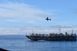 Armada de Chile fiscaliza tránsito de flota pesquera extranjera hacia el Pacífico Armada de Chile fiscaliza tránsito de flota pesquera extranjera hacia el Pacífico