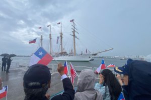 Tras 28 años, el Buque Escuela Esmeralda regresa a Osaka como embajadora de Chile en la Expo Mundial 2025 Tras 28 años, el Buque Escuela Esmeralda regresa a Osaka como embajadora de Chile en la Expo Mundial 2025