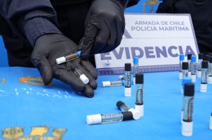 Armada de Chile impide envío de droga líquida a Rapa Nui mediante operativo interagencial Armada de Chile impide envío de droga líquida a Rapa Nui mediante operativo interagencial