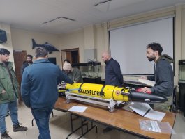 SHOA apoyó despliegue del perfilador submarino del INACH en el estrecho de Magallanes SHOA apoyó despliegue del perfilador submarino del INACH en el estrecho de Magallanes