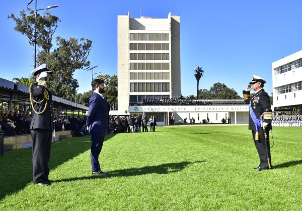 Almirante Fernando Cabrera asume la Comandancia en Jefe de la Armada