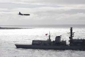 Fiscalización por aire y mar: Armada de Chile realiza una operación conjunta con medios aéreos y marítimos Fiscalización por aire y mar: Armada de Chile realiza una operación conjunta con medios aéreos y marítimos