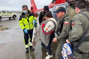 Helicóptero del Grupo Aeronaval Talcahuano realiza evacuación médica desde la Isla Santa María