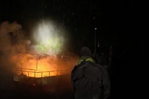 Autoridad Marítima despliega acción de rescate ante embarcación incendiada en provincia de Última Esperanza Autoridad Marítima despliega acción de rescate ante embarcación incendiada en provincia de Última Esperanza