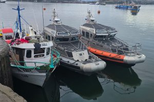 Armada de Chile ejecuta operación “Marejada” para combatir el robo de salmón en Chiloé Armada de Chile ejecuta operación “Marejada” para combatir el robo de salmón en Chiloé