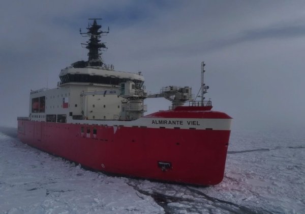 Buque Rompehielos AGB-46 realiza su primera comisión de invierno
