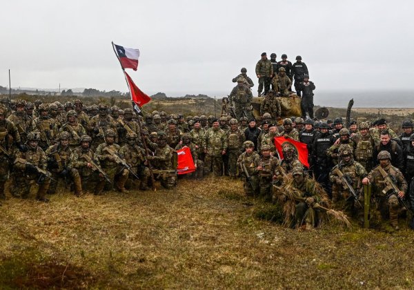 Comandante en Jefe de la Armada destaca alto nivel de preparación en revista operativa realizada en el Teatro de Operaciones Austral Conjunto