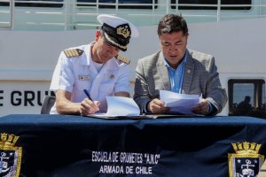 Escuela de Grumetes y Municipalidad de Talcahuano firmaron acuerdo para el manejo de residuos domiciliario de la Isla Quiriquina