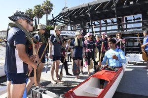 Armada organiza clínica de canotaje polinésico dirigido a estudiantes