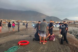 Autoridad Marítima de Patache rescató con vida a hombre que cayó al mar