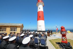 La especialidad de Faros ilumina y guía hace 188 años a los navegantes