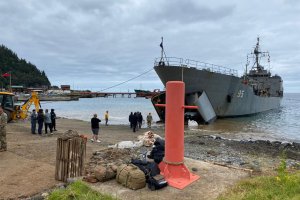 Unidades de la Armada realizan apoyo a la comunidad insular a Juan Fernández