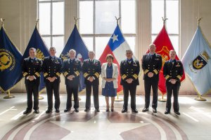 Ministra de Defensa entrega condecoración a Oficiales Generales que se acogen a retiro