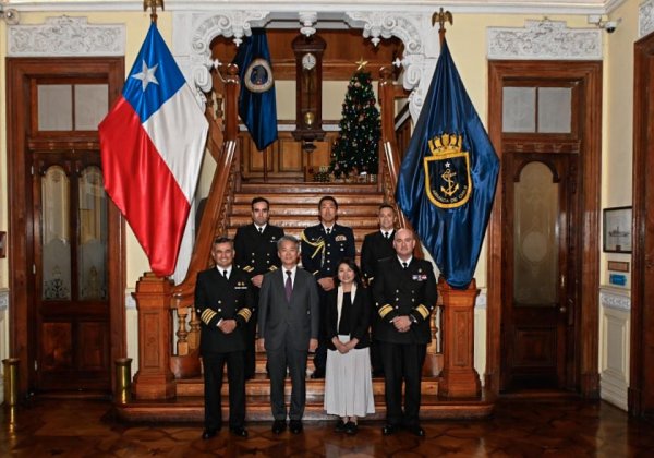 Embajador de Japón visita el SHOA para fortalecer la colaboración en hidrografía y prevención de tsunamis