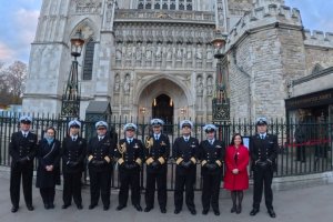 Misión Naval en Londres conmemora el 250° aniversario del natalicio del Almirante Lord Thomas Cochrane
