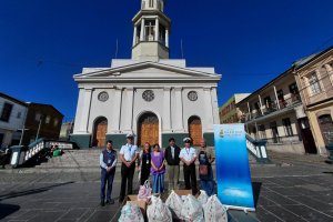 Museo Marítimo Nacional entrega donación de útiles de aseo a Iglesia La Matriz