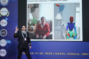 Teniente Primero expone sobre radares y sensores en la India