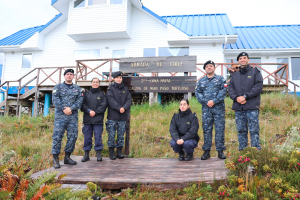 Guardiamarinas y Marineros del Servicio Militar realizaron visita profesional a la Alcaldía de Mar “Paso Tortuoso” en el Estrecho de Magallanes