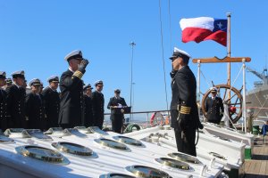 Capitán de Navío Edward Gibbons asume como nuevo Comandante del Buque Escuela