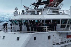 Delegación del “Congreso Futuro 2026” conoce capacidades y funciones de la Armada de Chile en el Territorio Chileno Antártico