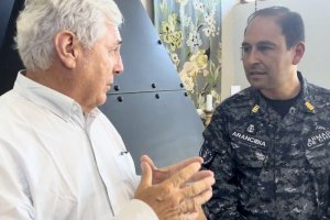 Autoridad Marítima de Valdivia visitó a familia que rescató a siete personas en el Lago Ranco