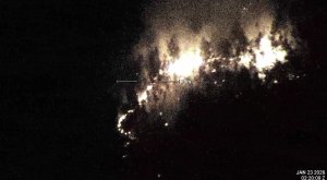 Unidad Aeronaval de Talcahuano monitorea con vuelo nocturno detección de incendio en la región del Biobío