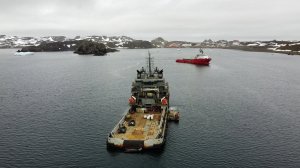 Remolcador “Janequeo” navega a la Antártica enmarcada en el transporte de materiales a Bahía Fildes