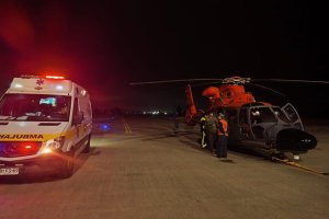 Helicóptero del Grupo Aeronaval Talcahuano realiza evacuación médica desde la Isla Santa María