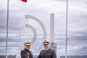  Comandantes en Jefe de la Armada de Chile y de la Marina de Guerra del Perú conmemoran el 160° aniversario del Combate Naval de Abtao