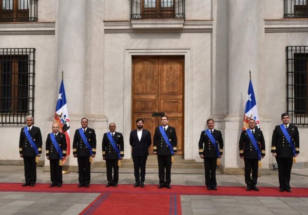 Contraalmirantes reciben condecoración “Presidente de la República”