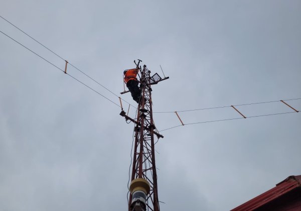 Meteorólogos de la Armada realizaron trabajos de instalación de equipos en “El Faro del Fin del Mundo” en Islas Diego Ramírez