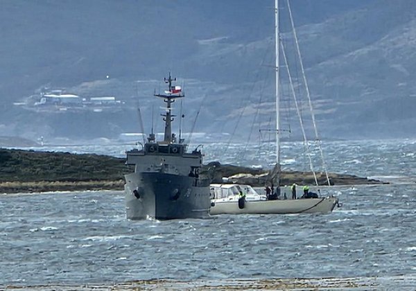 Autoridad Marítima de Puerto Williams participa en operativo interagencial de incautación de velero extranjero