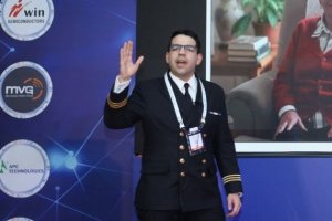 Oficial de la Armada de Chile es finalista en competencia IEEE internacional y presenta investigación en Italia