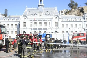 Delegaciones de la Armada de Chile y de Estados Unidos participan en ejercicio junto a Bomberos de Valparaíso