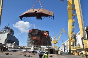 LPD-93 “Magallanes”: el buque multipropósito construido por Chile en ASMAR Talcahuano tocará el agua por primera vez
