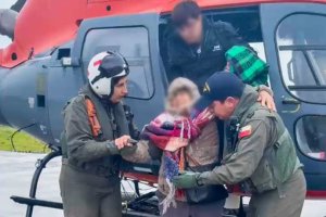 Grupo Aeronaval Talcahuano evacúa a adulta mayor con complicaciones de salud desde Isla Santa María