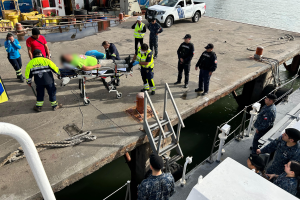 Policía Marítima evacúa de urgencia a tripulante con síntomas de infarto en San Antonio