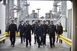 Comandante en Jefe de la Armada despide a dotación del Petrolero “Almirante Montt” previo a su zarpe a Estados Unidos