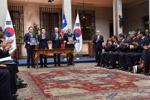 Armada de Chile y Guardia Costera de República de Corea firman acuerdo de cooperación para la seguridad y protección marítima