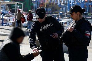 Más de 50 controles de identidad: Cinco detenidos deja operativo conjunto entre la Policía Marítima, Aduanas y la PDI 